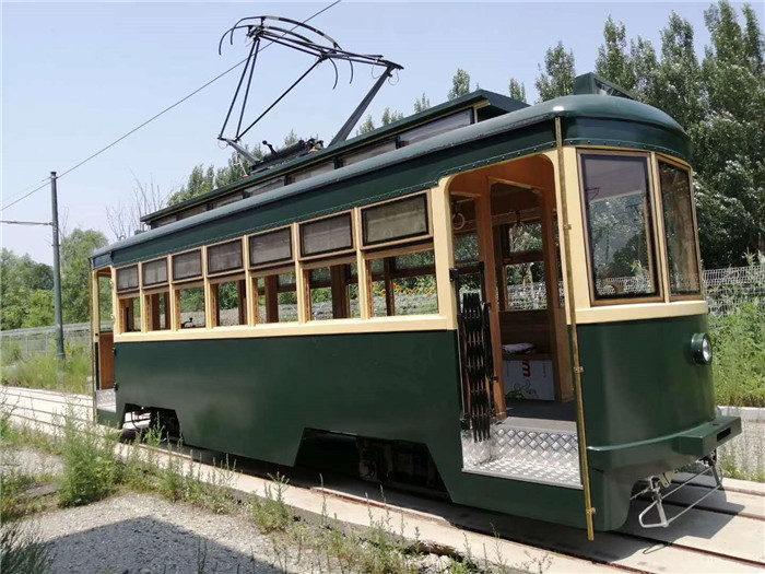 減速機廠家推薦影視城有軌電車用的直角中空減速機配變頻剎車交流電機進(jìn)行使用